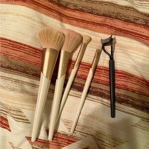 Makeup brushes